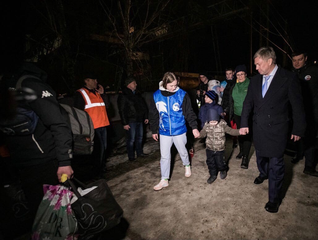 Много инвалидов и детей: в Ульяновск прибыли вынужденные переселенцы из  Мариуполя - Новости Ульяновска 