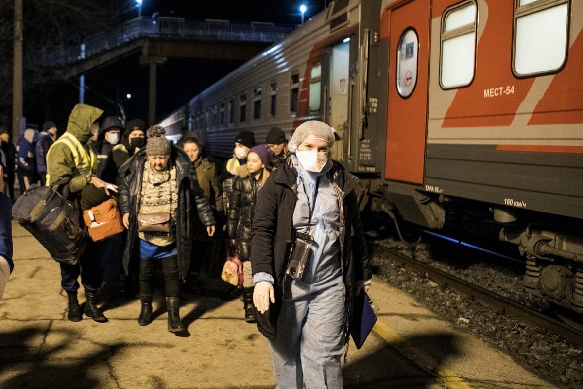 Много инвалидов и детей: в Ульяновск прибыли вынужденные переселенцы из  Мариуполя - Новости Ульяновска 